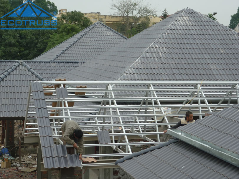 Hệ giàn thép mạ cho mái
lợp ngói luôn được đánh giá cao Hệ giàn thép mạ cho mái lợp ngói luôn được
đánh giá cao